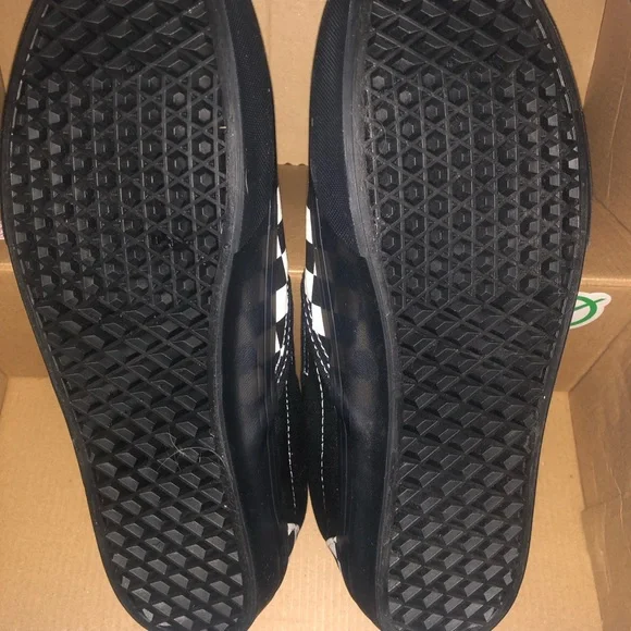 NIB Vans Men’s 9.5 Women’s 11 Black and White Checkerboard Slip-On Sneakers NEW - Picture 3 of 7